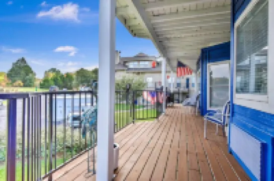 Dejablue Condo w/ pool on lake Texoma-Sleeps 8