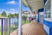 Dejablue Condo w/ pool on lake Texoma-Sleeps 8