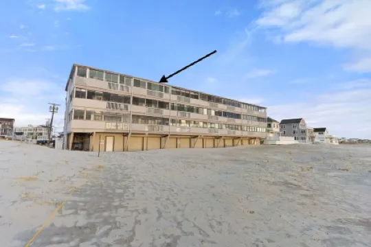 • Oceanside condo ON Hampton Beach •