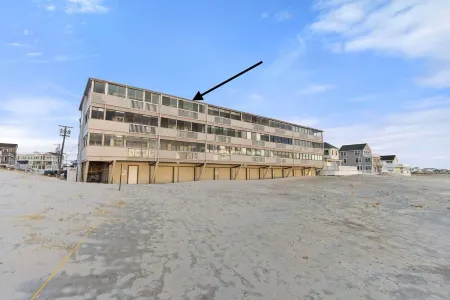 • Oceanside condo ON Hampton Beach •