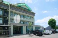 Pondok Hijau Syariah Mitra RedDoorz At Citraland Surabaya Hotel di Desa Sambikerep