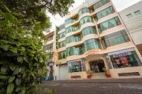 Hotel Miraflores Hotels near Lineal la Victoria Park