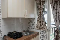 Comfy and Tidy Studio Apartment at Margonda Residence 4 Near UI by Travelio فنادق في Pancoran MAS
