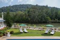 Stone Wood Riverfront Resort, Siolim - 가족여행