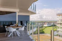 Huswell - Spacious Apartment with Huge Terrace with Sea View