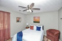 Cozy 3-bedroom villa in the heart of Charlotte!! Free WIFI & Private Parking Hot trends 주변 호텔