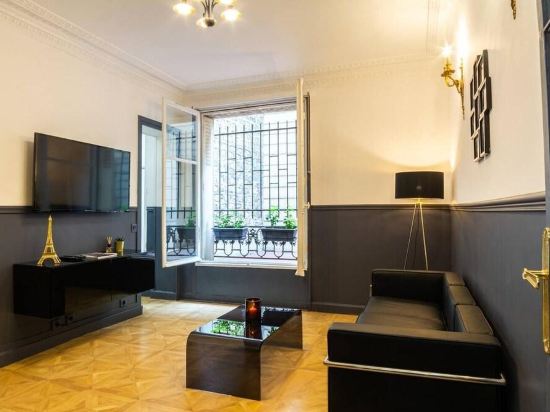MAGNIFICENT APARTMENT NEAR THE EIFFEL TOWER