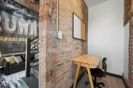 Cozy 1-bedroom loft apartment with AC and WiFi in charming Wabash