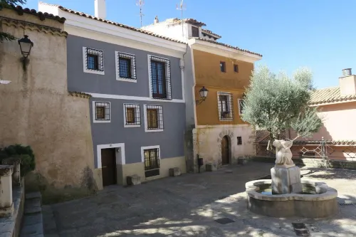 Mirandoacuenca tourist apartment is next to the Cathedral and the Hanging Houses
