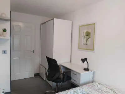 Rugby - Apartment - Sleeps 4 - Parking