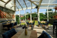 Hotel Opal