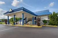 Days Inn by Wyndham Knoxville North فنادق في Knox County