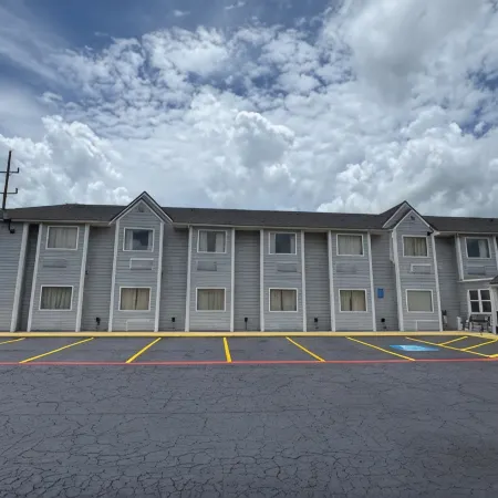 Americas Best Value Inn and Suites Ada