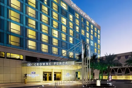 Crowne Plaza Jeddah Отели рядом с достопримечательностью «Abbar and Zainy Building»