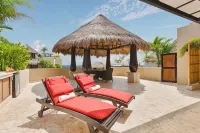 El Taj Oceanfront and Beachside Condo Hotel