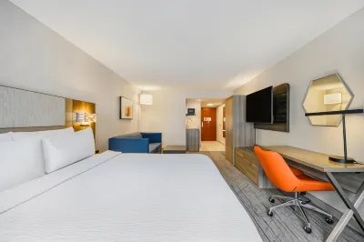 Holiday Inn Express & Suites Buffalo-Airport