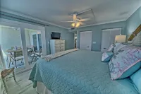Beautiful Beach Front 2BR, 2BA, 3rd Floor Unit with lots of amenities