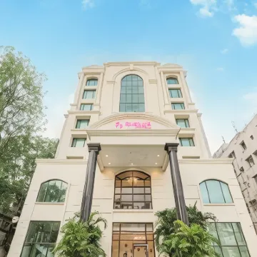 皇家蘭花盧克諾中央酒店 鄰近哈茲拉特甘吉的酒店