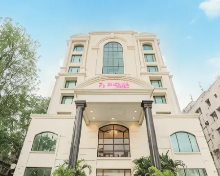 โรงแรมเรจิทาแอลเซ็นทรัลลักเกญ์นโดยโรงแรมรอยัลออคิดจำกัด โรงแรมในลัคเนา