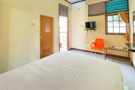 Hotel Shanty Mitra RedDoorz Отели в г. Beber