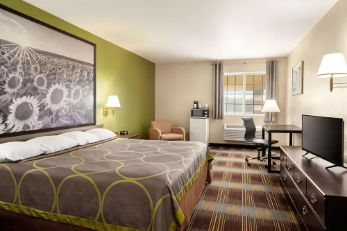 Super 8 by Wyndham Holton Hotels in Holton