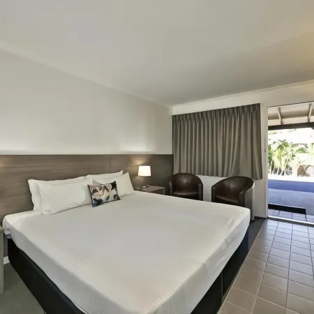 Smart Motels Bert Hinkler