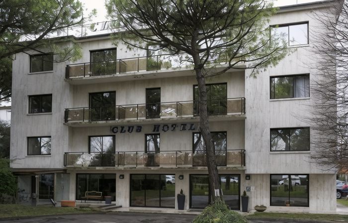 Club Hotel