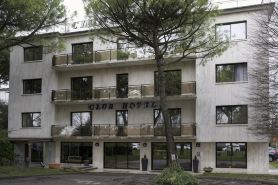 Club Hotel