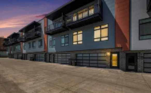 Luxury Midtown Townhome near UNMC