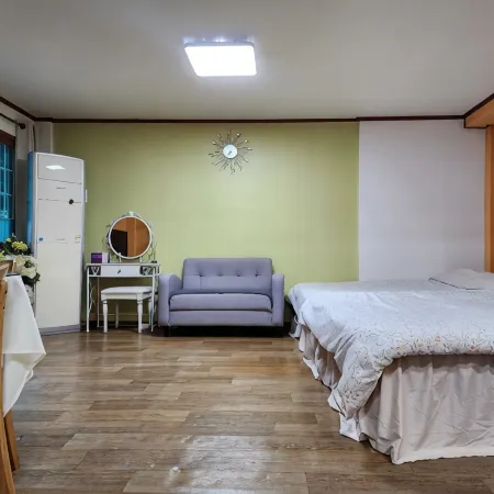 Chuncheon Forest Green Pension (Nami Island, Ski Resort, Rail Bike) Отели рядом с достопримечательностью «Храм Сынчхонса»