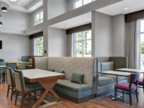 ハンプトン  イン & スイーツ マクレニー I-10 マックレニーのホテル