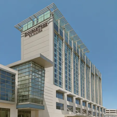 DoubleTree by Hilton Cedar Rapids Convention Complex Отели рядом с достопримечательностью «Колледж Ко»