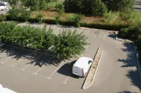 Ibis Budget Marseille Vitrolles - parking