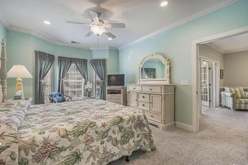 3 Bed 2 Bath Condo, 1 Mile to Beach, Sleeps 8  2X Pools, Golf, Gym, Elevator