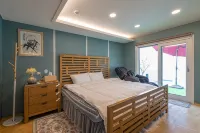 Namhae Boolgeun Noeul Pool Villa