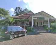 Wisma Saung Nini @Taman Bunga Nusantara Hotel dekat Taman Bunga Nusantara