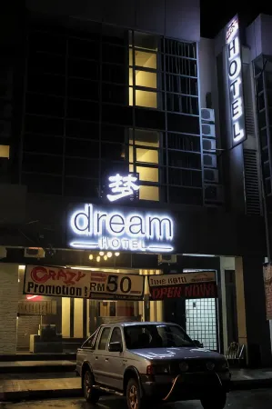 Dream Hotel Отели рядом с достопримечательностью «Pandamaran Chinese Methodist Church (CAC)»