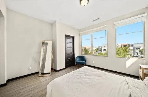 Charming 2-bedroom townhome with AC, WiFi in Great Park Irvine