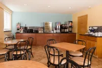 Super 8 by Wyndham Wichita Airport - Pet friendly