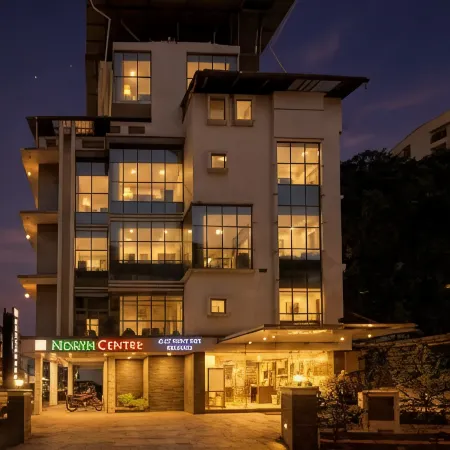 North Centre Hotel Отели рядом с достопримечательностью «Остров Болгатти»