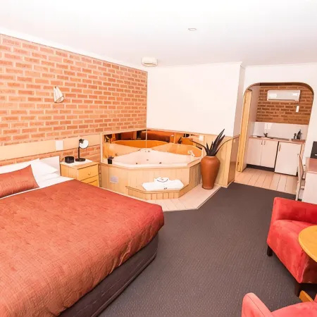 Colonial Motor Inn Bairnsdale Golden Chain Property