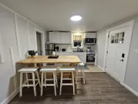 Cozy Coastal 2-bedroom condo with AC, WiFi in welcoming Saco 소코 호텔