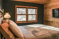 Lakeside Log Cabin + Hot Tub - 샬레 호텔