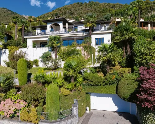 Magnificent villa with indoor pool and prime lake view location Hotels in Minusio
