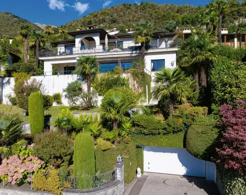 Magnificent villa with indoor pool and prime lake view location