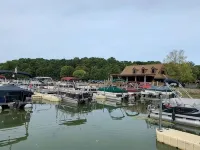 寬敞原木屋，帶熱水浴缸 - 民宿