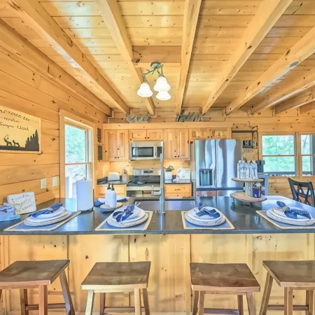 Mountain views, hot tub, pet friendly
