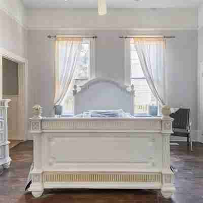 Classic/Modern Downtown Home In Valdosta Rooms