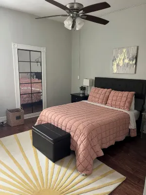 2 Rooms -2 Queen Beds Apartment in Pleasant Richmond with AC, WiFi