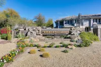 Scottsdale Condo Overlooking Golf Course - Misafirhane
